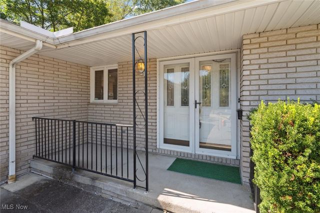 8604 Ottawa Drive, Brecksville, OH 44141