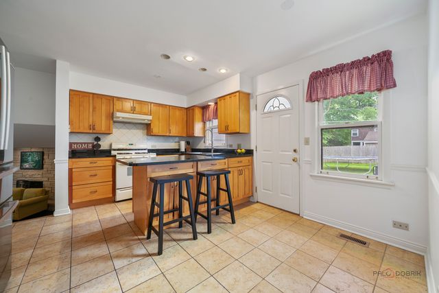 783 Green Briar Lane, Lake Forest, IL 60045