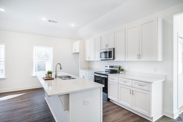 200 Collins Estate Avenue, Centerville, GA 31028