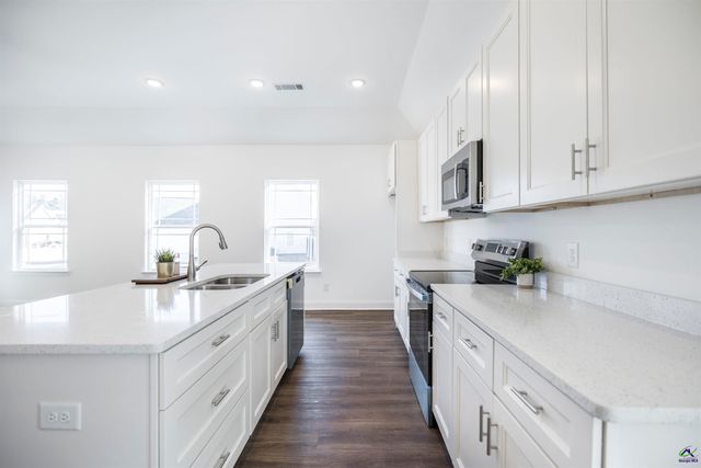 200 Collins Estate Avenue, Centerville, GA 31028