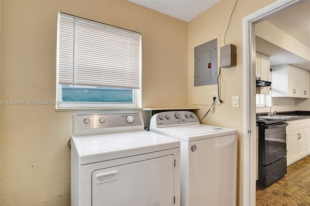 4987 SW 25th Ave, Dania Beach, FL 33312