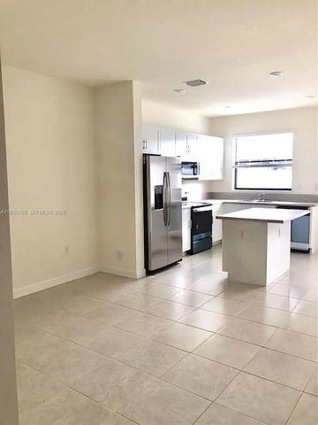 3276 W 106th Ter 3276, Hialeah, FL 33018