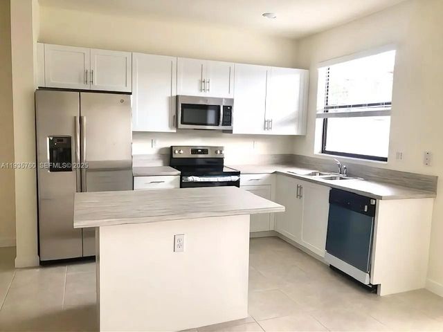 3276 W 106th Ter 3276, Hialeah, FL 33018