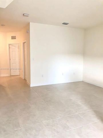 3276 W 106th Ter 3276, Hialeah, FL 33018