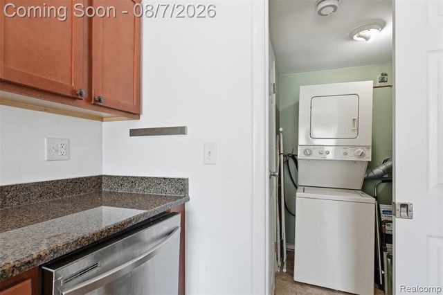 39625 Village Wood Lane, Novi, MI 48375