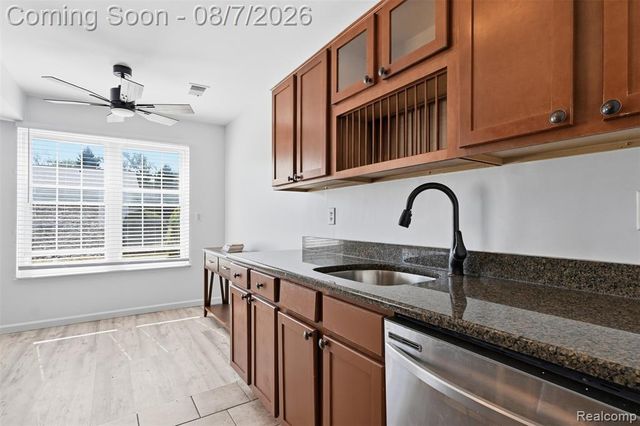 39625 Village Wood Lane, Novi, MI 48375