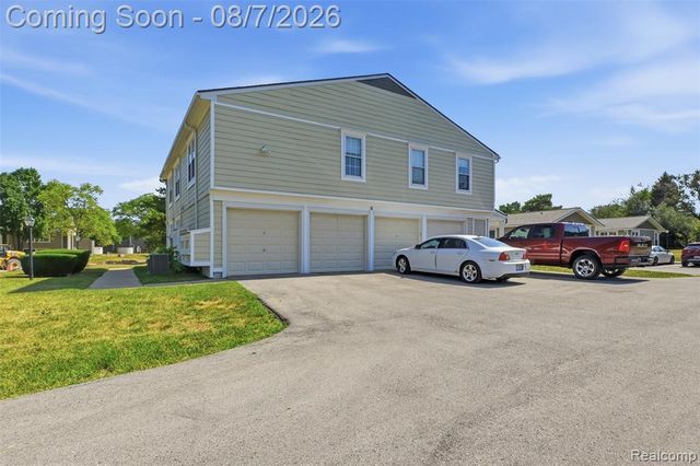 39625 Village Wood Lane, Novi, MI 48375