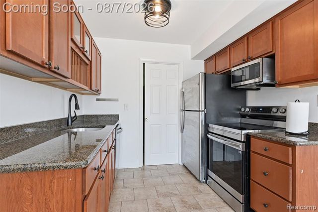 39625 Village Wood Lane, Novi, MI 48375