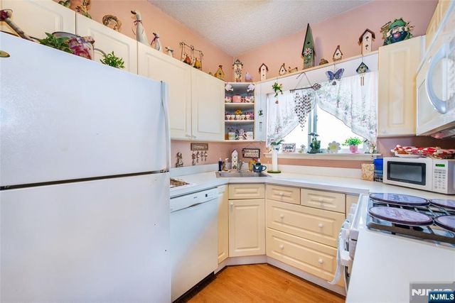 308 Brittany 308, Wayne, NJ 07470