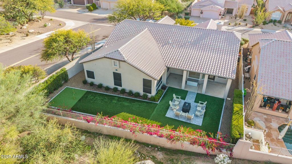Image 10 of property listing at 11140 E WHITE FEATHER Lane, Scottsdale, AZ 85262