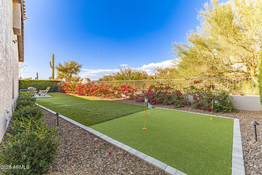 Image 14 of property listing at 11140 E WHITE FEATHER Lane, Scottsdale, AZ 85262