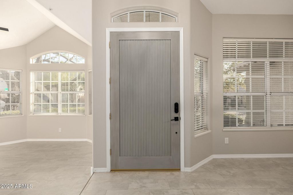 Image 19 of property listing at 11140 E WHITE FEATHER Lane, Scottsdale, AZ 85262