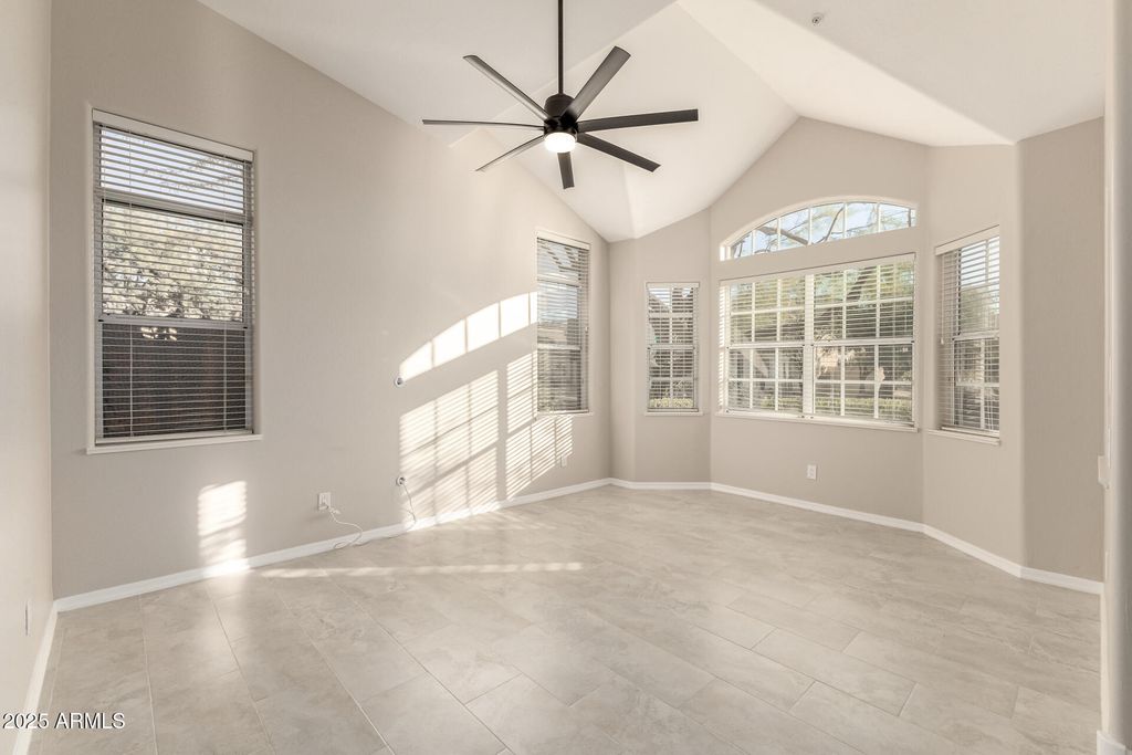 Image 21 of property listing at 11140 E WHITE FEATHER Lane, Scottsdale, AZ 85262