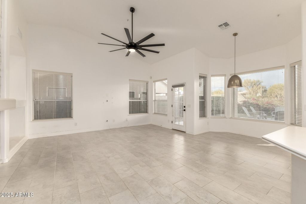 Image 24 of property listing at 11140 E WHITE FEATHER Lane, Scottsdale, AZ 85262