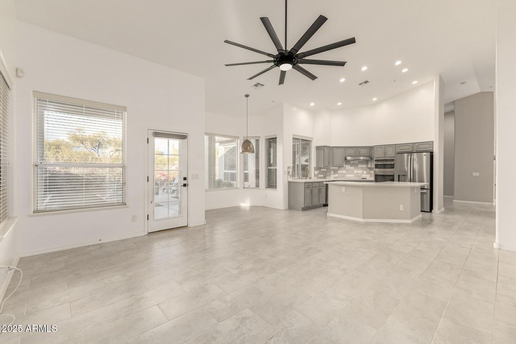 Image 25 of property listing at 11140 E WHITE FEATHER Lane, Scottsdale, AZ 85262