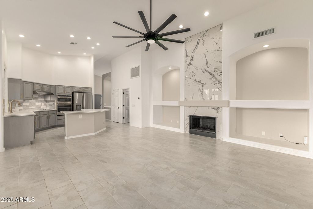 Image 26 of property listing at 11140 E WHITE FEATHER Lane, Scottsdale, AZ 85262
