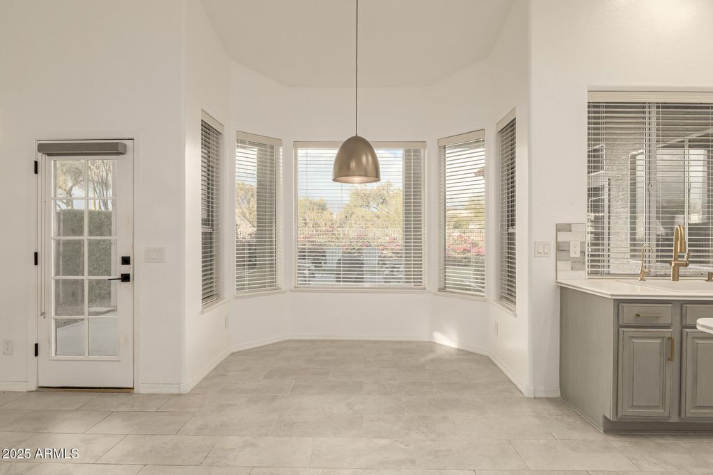 Image 28 of property listing at 11140 E WHITE FEATHER Lane, Scottsdale, AZ 85262