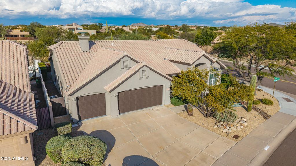 Image 3 of property listing at 11140 E WHITE FEATHER Lane, Scottsdale, AZ 85262