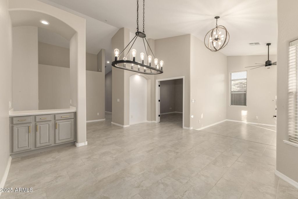Image 30 of property listing at 11140 E WHITE FEATHER Lane, Scottsdale, AZ 85262