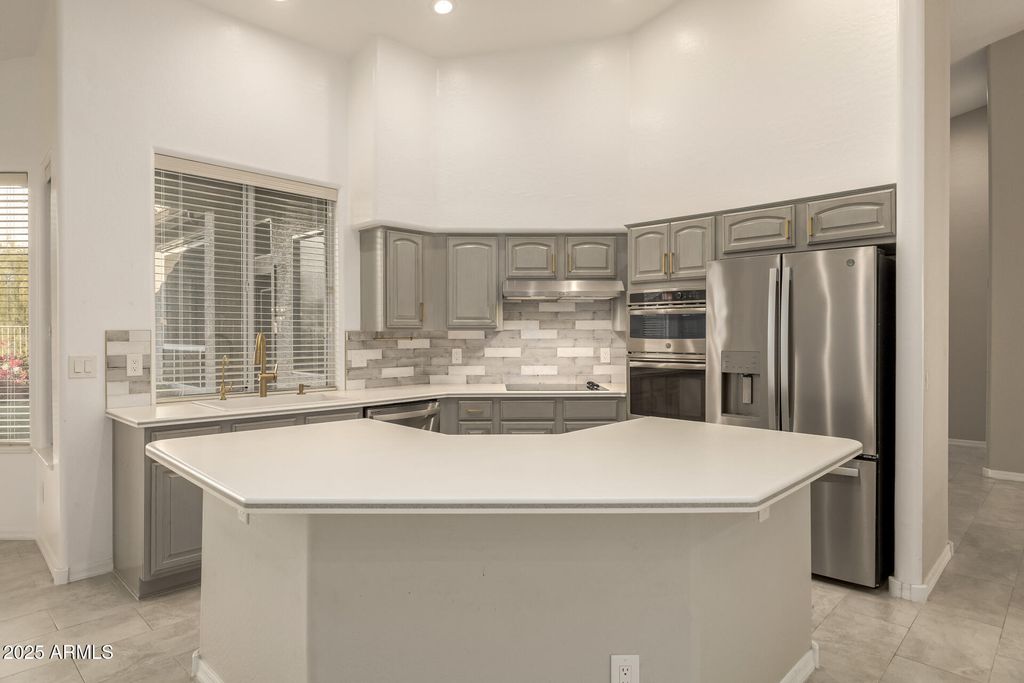 Image 32 of property listing at 11140 E WHITE FEATHER Lane, Scottsdale, AZ 85262
