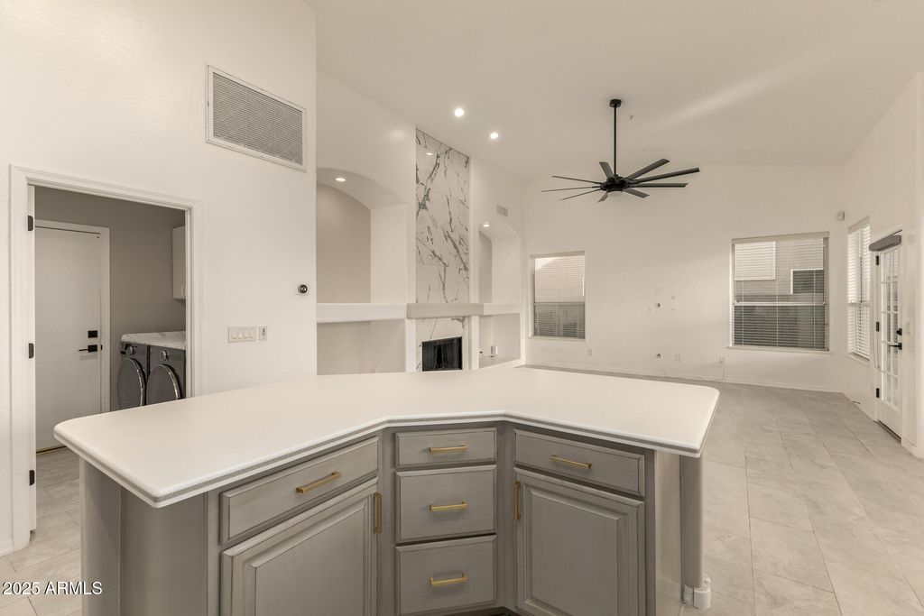Image 34 of property listing at 11140 E WHITE FEATHER Lane, Scottsdale, AZ 85262
