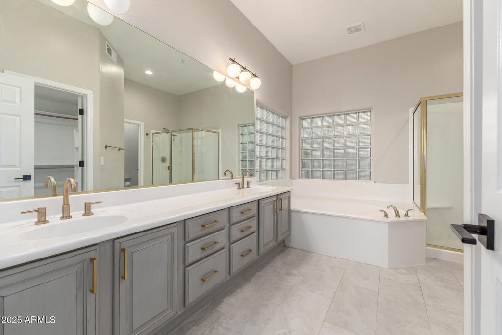 Image 39 of property listing at 11140 E WHITE FEATHER Lane, Scottsdale, AZ 85262