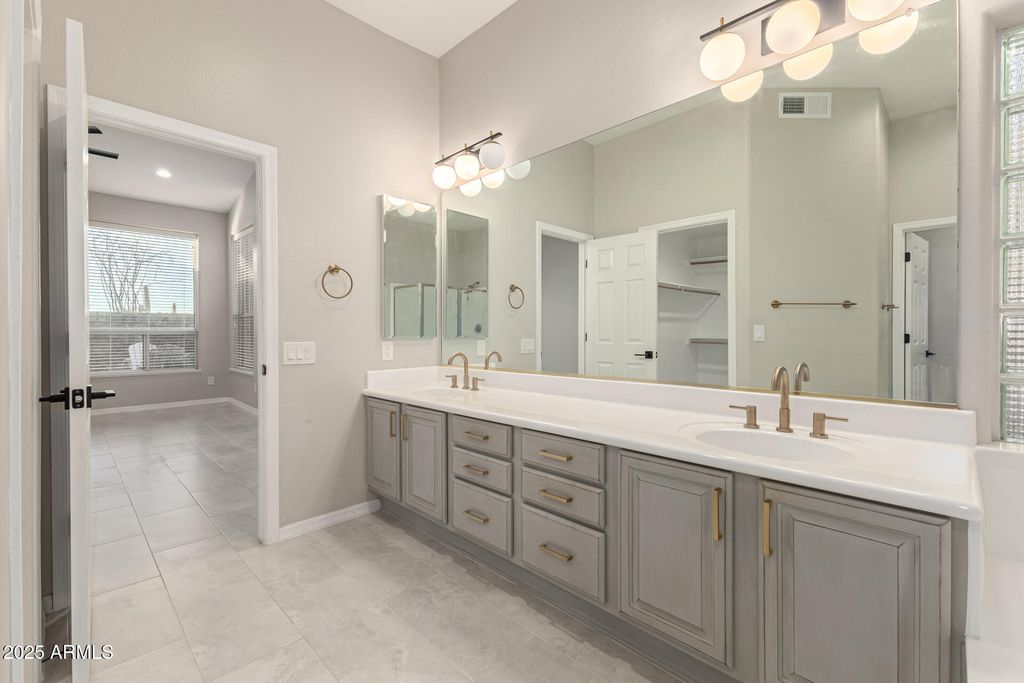 Image 41 of property listing at 11140 E WHITE FEATHER Lane, Scottsdale, AZ 85262