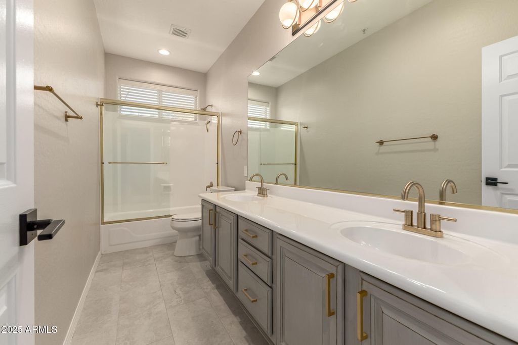Image 45 of property listing at 11140 E WHITE FEATHER Lane, Scottsdale, AZ 85262