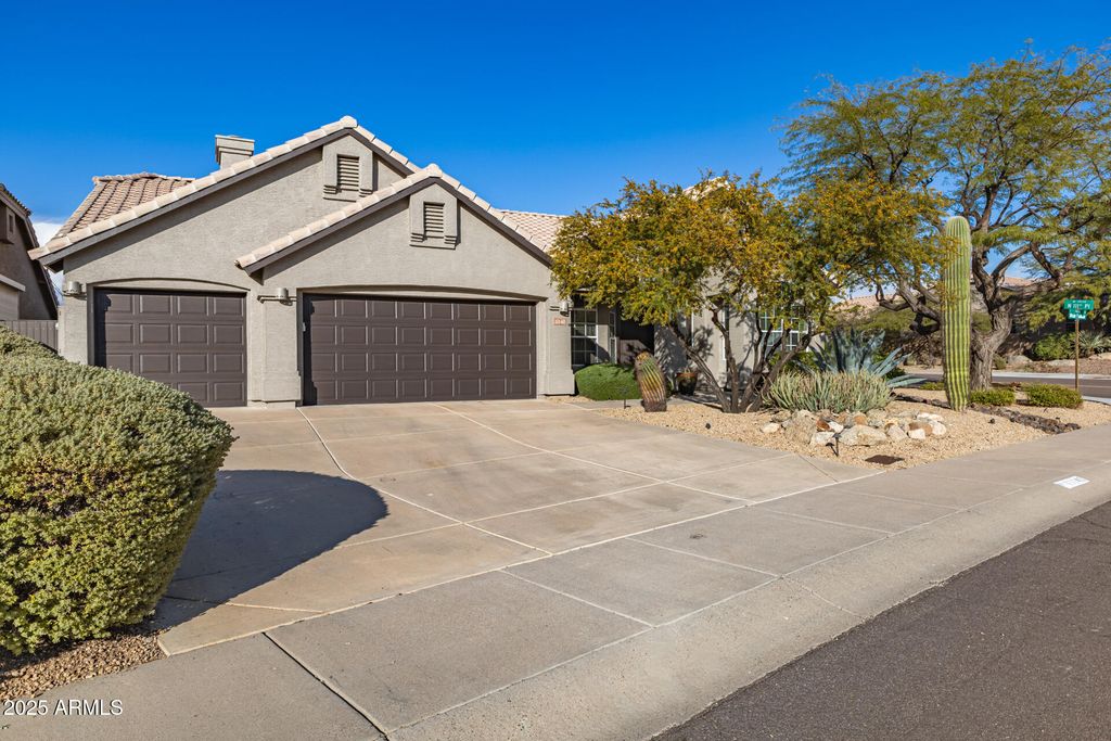 Image 5 of property listing at 11140 E WHITE FEATHER Lane, Scottsdale, AZ 85262