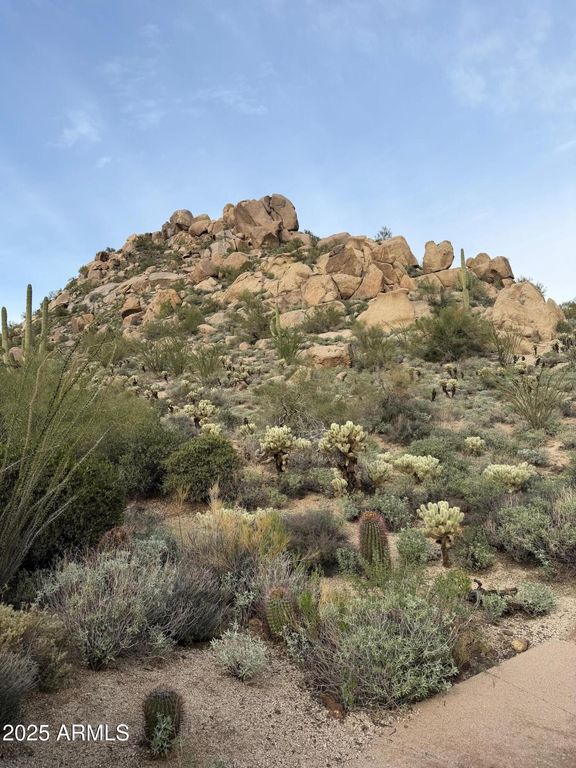 Image 69 of property listing at 11140 E WHITE FEATHER Lane, Scottsdale, AZ 85262