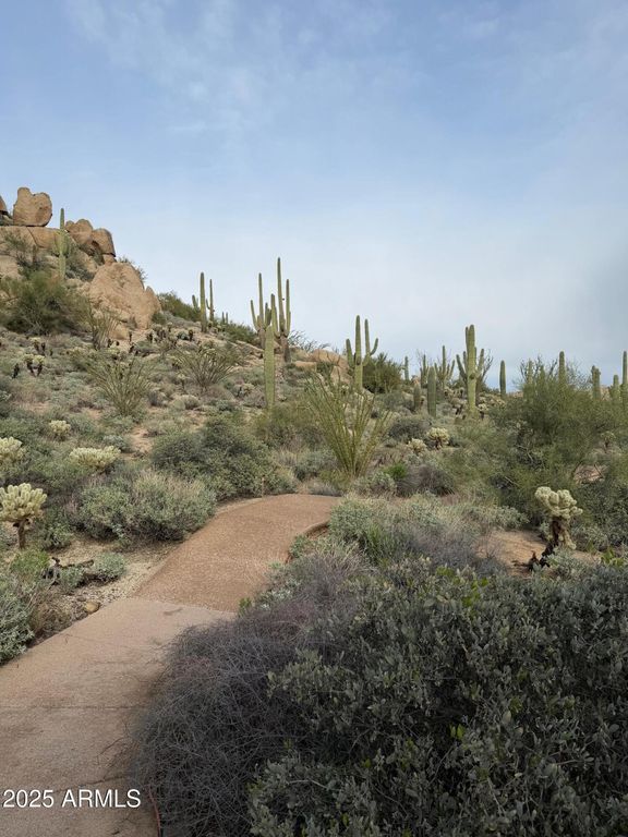 Image 70 of property listing at 11140 E WHITE FEATHER Lane, Scottsdale, AZ 85262