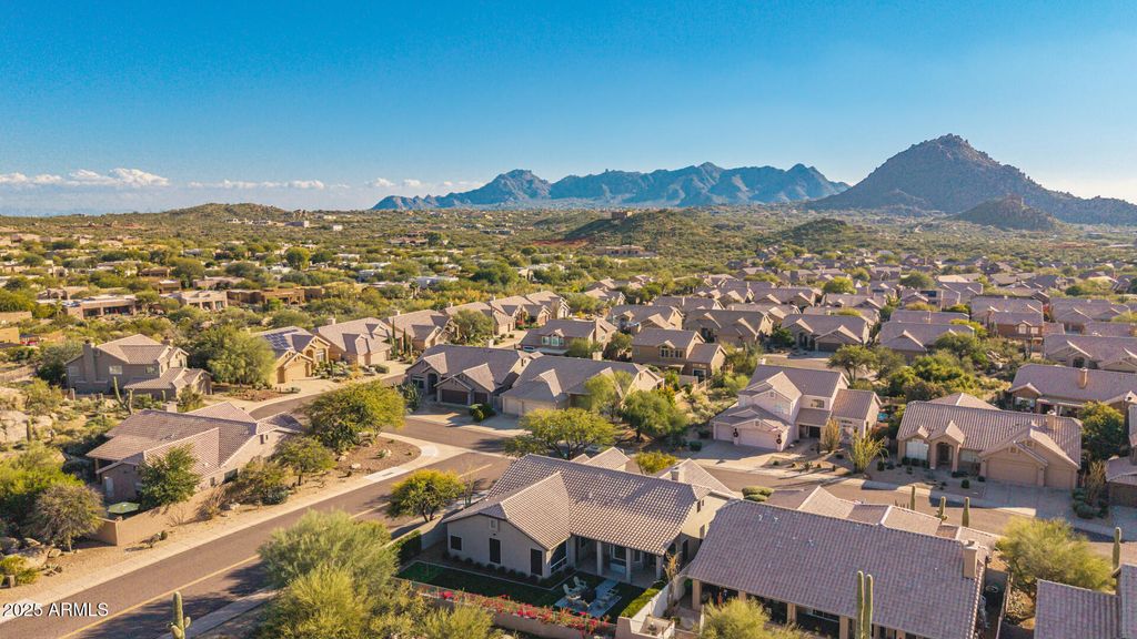 Image 9 of property listing at 11140 E WHITE FEATHER Lane, Scottsdale, AZ 85262