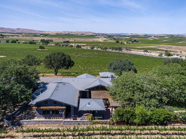 7790 Airport Road, Paso Robles, CA 93446