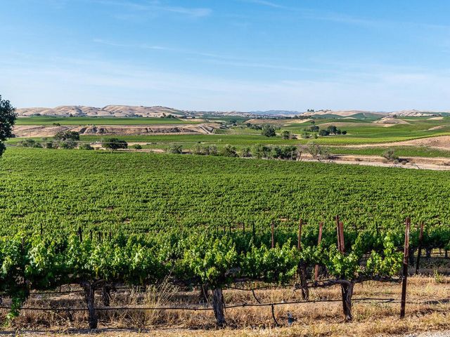 7790 Airport Road, Paso Robles, CA 93446