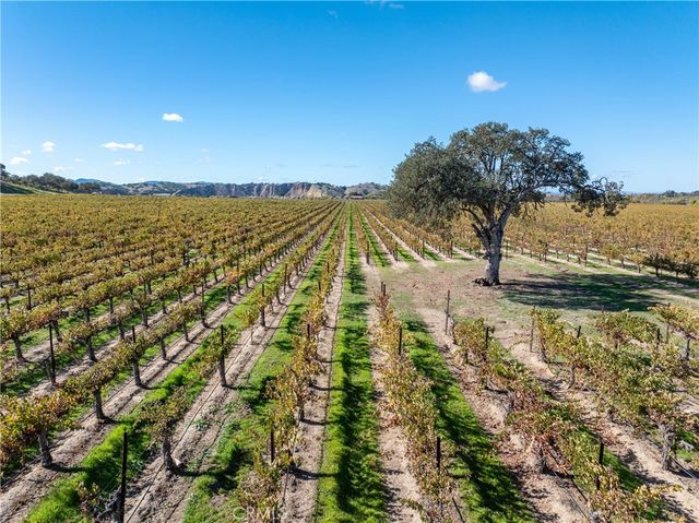 7790 Airport Road, Paso Robles, CA 93446