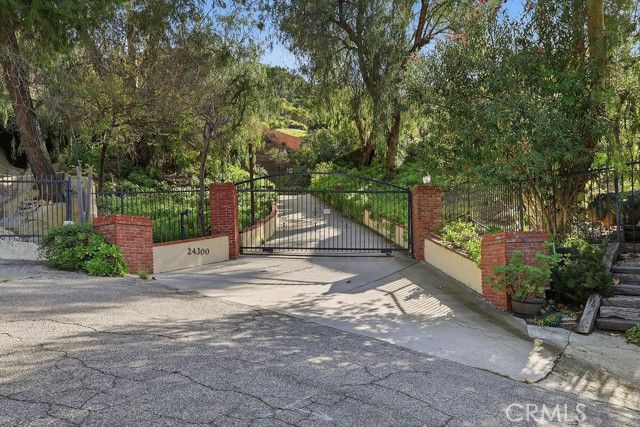24300 Sylvan Glen, Calabasas, CA 91302