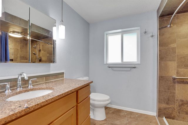 215 S Moen St, Greenacres, WA 99016