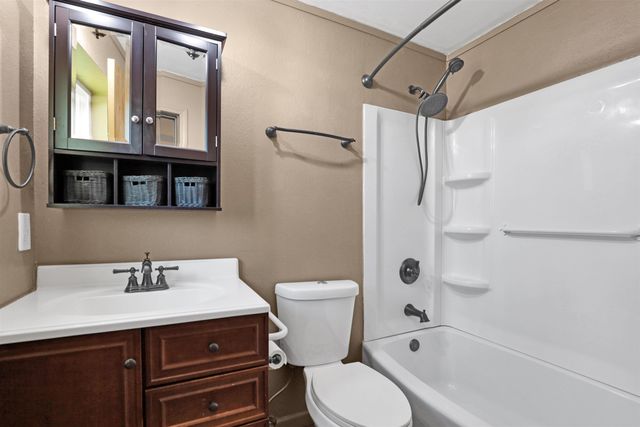 215 S Moen St, Greenacres, WA 99016