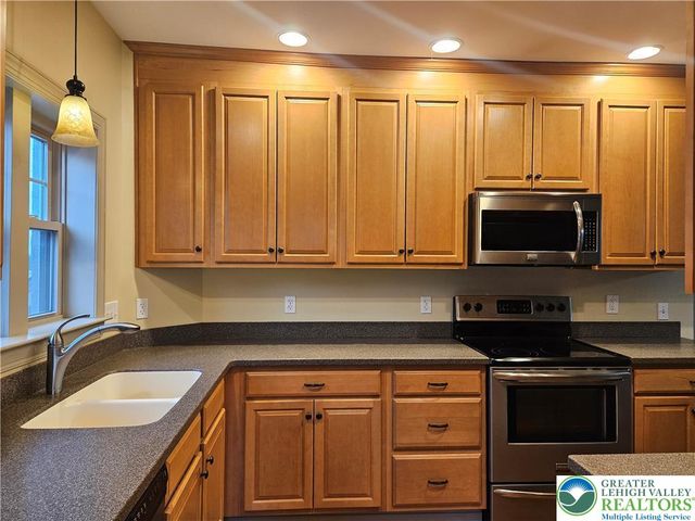 8115 MAIN Street, Upper Macungie Twp, PA 18051