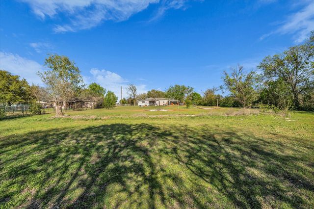 982 N Houston Street, Lorena, TX 76655