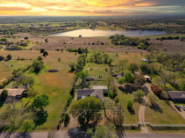 982 N Houston Street, Lorena, TX 76655