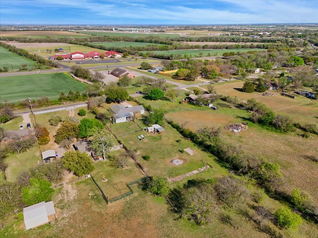 982 N Houston Street, Lorena, TX 76655