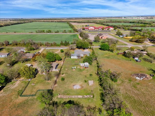 982 N Houston Street, Lorena, TX 76655