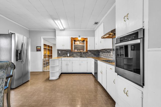 982 N Houston Street, Lorena, TX 76655