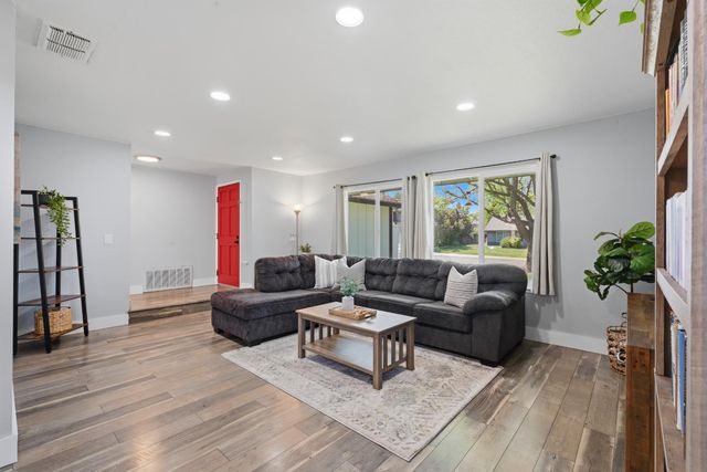 8128 Canyon Oak Dr, Citrus Heights, CA 95610