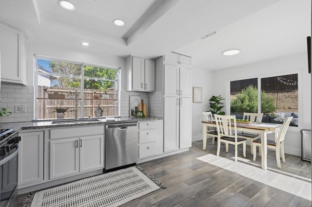 8128 Canyon Oak Dr, Citrus Heights, CA 95610