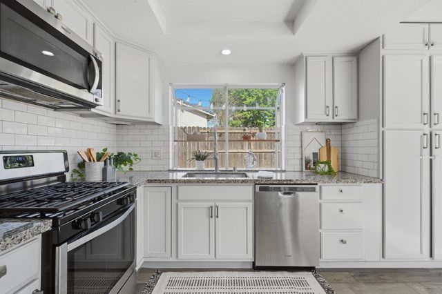 8128 Canyon Oak Dr, Citrus Heights, CA 95610