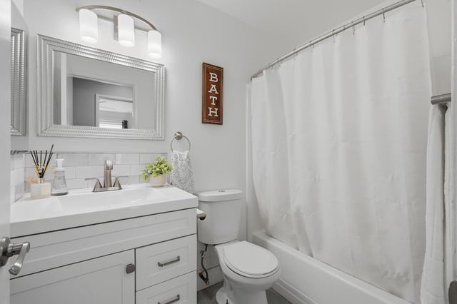 8128 Canyon Oak Dr, Citrus Heights, CA 95610