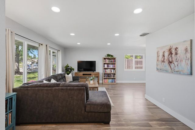 8128 Canyon Oak Dr, Citrus Heights, CA 95610