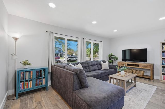 8128 Canyon Oak Dr, Citrus Heights, CA 95610